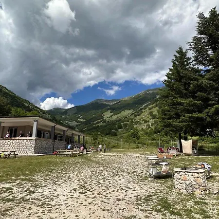 Orsa Maggiore Rifugio بيت شباب *